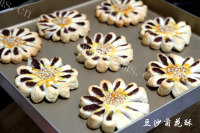 色泽鲜亮的豆沙菊花酥做法图解23)