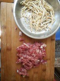 鱼腥草瘦肉汤做法图解2)