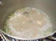 好看的萝卜筒骨粉条汤做法图解2)