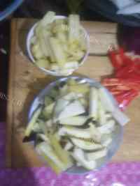 十分美味的土豆烩茄子做法图解2)