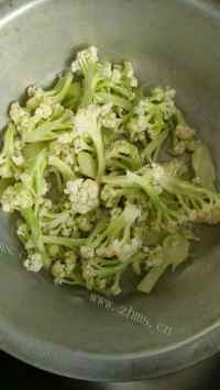 家常菜素炒菜花做法图解1)