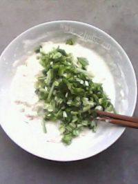 美美厨房之韭菜饼做法图解6)