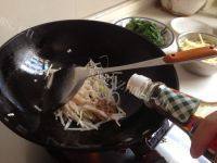 家常菜韭菜炒土豆丝做法图解8)