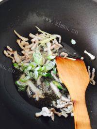 家常菜芹菜炒肉做法图解3)