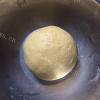 自制南瓜豆沙饼做法图解3)