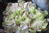 简易卷心菜炒豆腐做法图解7)