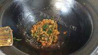 绿色食物炒面做法图解8)