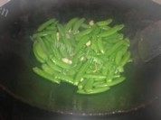 口感丰富的蒜香甜豆