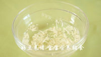 营养虾皮菠菜鸡蛋羹做法图解3)
