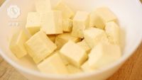 美味的香椿拌豆腐做法图解1)
