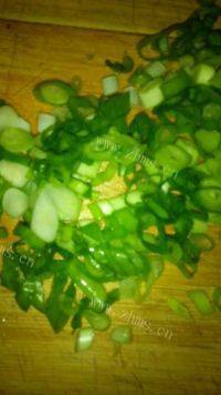 好吃的白菜粉丝肉包子做法图解3)