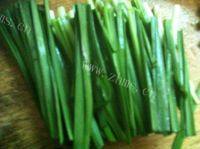 易做的豆芽炒韭菜做法图解2)