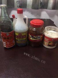 美味的明虾鸡爪煲做法图解3)