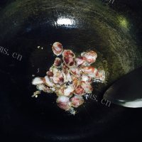 香香的腊肠炒荷兰豆盖饭做法图解7)