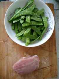香飘十里的荷兰豆炒肉片做法图解1)