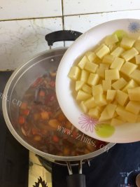 好吃的土豆烧牛肉做法图解22)