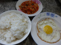 美味的鸡蛋泡菜炒饭做法图解1)