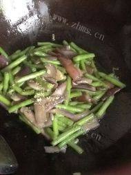 可口的豆角烧茄子做法图解8)