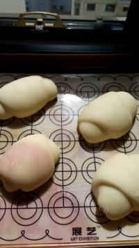 喷香的蔓越莓面包卷做法图解10)