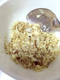 美味的蒜蓉烤虾做法图解4)