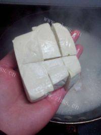 滋补的鱼头豆腐汤做法图解5)