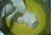自制美味的8寸戚风蛋糕做法图解12)