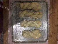 零食新作软炸麻花做法图解7)