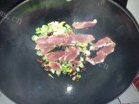 家常菜肉片炒菜花做法图解4)