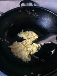 美味的腊肉蛋炒饭做法图解3)