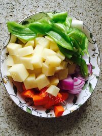 色泽鲜亮的咖喱牛肉饭做法图解1)