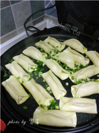 美味的白菜猪肉锅贴做法图解11)