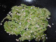 食欲满满的咸蛋炒苦瓜做法图解15)