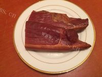 家常菜腊肉炒荷兰豆做法图解1)