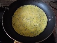 自制黑芝麻鸡蛋卷做法图解6)