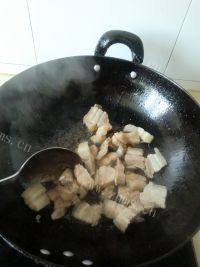 家常菜红酒五花肉做法图解6)