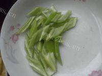 家常菜五花肉炒土豆片做法图解2)