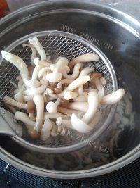 家常菜蚝油双菇做法图解3)