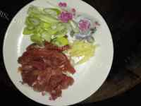 家常菜芹菜炒粉条做法图解4)