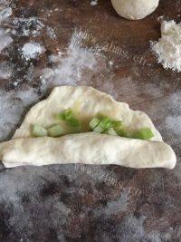 美味的香酥葱油饼做法图解10)