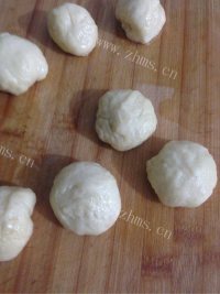 芳香四溢的肉松面包做法图解2)