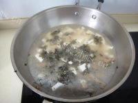 雪菜豆腐黄鱼汤做法图解10)