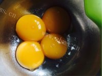 自制可可蛋糕卷做法图解1)