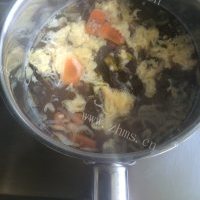 鲜美可口的紫菜蛋花汤的做法图解五