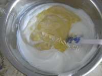 自制草莓蛋糕卷做法图解10)