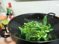 家常菜腊肠炒菜心做法图解5)