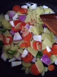 家常菜干煸土豆片做法图解4)