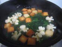 很有食欲的菠菜鱼丸汤