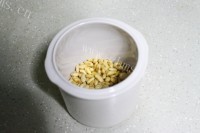 好吃的黄豆炖猪蹄做法图解8)