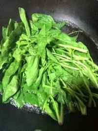 自制菠菜鸡蛋卷做法图解1)
