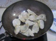 油煎水饺做法图解3)
